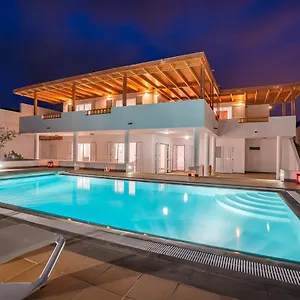 Dedalos - A Luxury Large With A Heated Pool In Villa